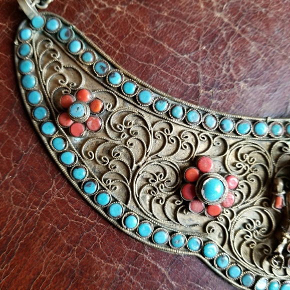 Vintage necklace Tibetan goddess bib Nepali gold tone boho bohemian - Picture 9 of 9